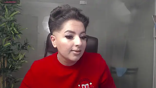 Snapshot of BustyAllyy chatting on January 17, 9:39 pm BustyAllyy online show from January 17, 9:39 pm