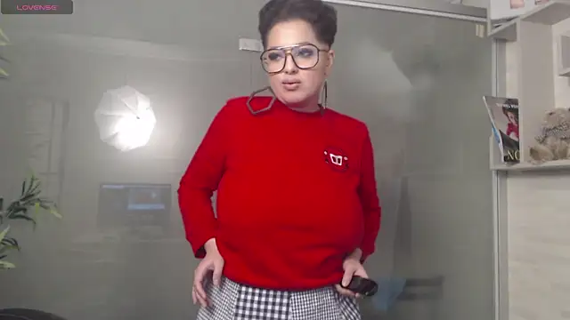 Snapshot of BustyAllyy chatting on January 18, 1:19 am BustyAllyy online show from January 18, 1:19 am