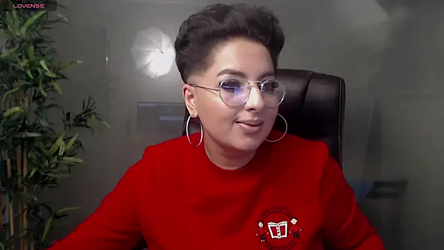 Snapshot of BustyAllyy chatting on January 19, 12:28 am BustyAllyy online show from January 19, 12:28 am