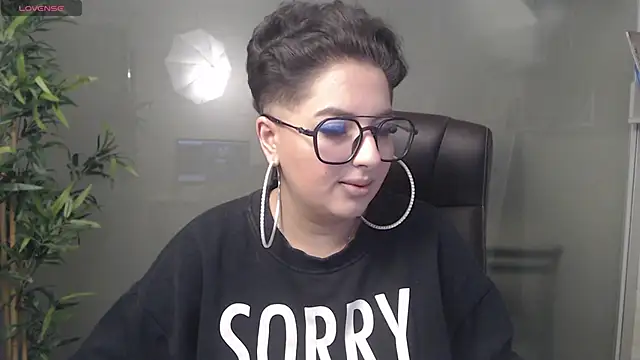 Snapshot of BustyAllyy chatting on January 19, 10:06 pm BustyAllyy online show from January 19, 10:06 pm