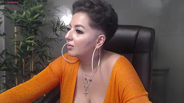 Snapshot of BustyAllyy chatting on January 21, 1:50 am BustyAllyy online show from January 21, 1:50 am