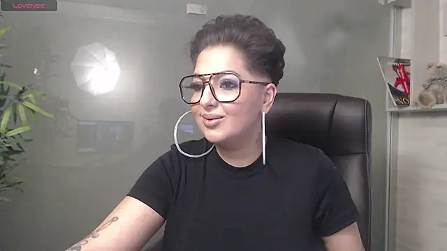 Snapshot of BustyAllyy chatting on January 21, 10:19 pm BustyAllyy online show from January 21, 10:19 pm