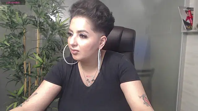 Snapshot of BustyAllyy chatting on January 22, 11:53 pm BustyAllyy online show from January 22, 11:53 pm