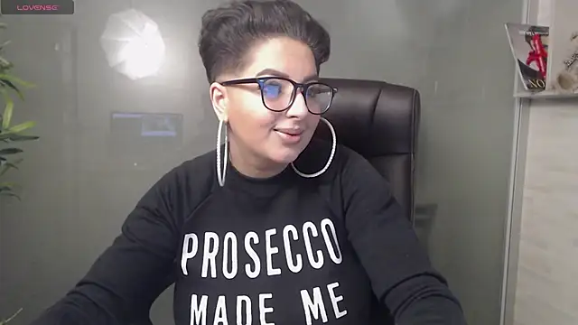 Snapshot of BustyAllyy chatting on January 23, 10:01 pm BustyAllyy online show from January 23, 10:01 pm