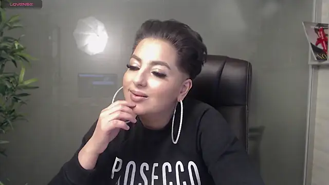 Snapshot of BustyAllyy chatting on January 24, 1:03 am BustyAllyy online show from January 24, 1:03 am