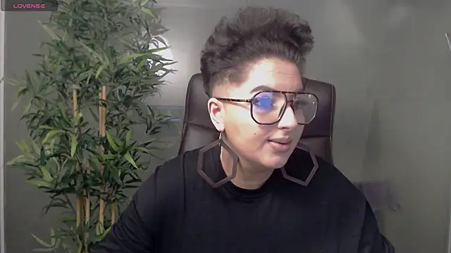 Snapshot of BustyAllyy chatting on January 25, 9:14 pm BustyAllyy online show from January 25, 9:14 pm