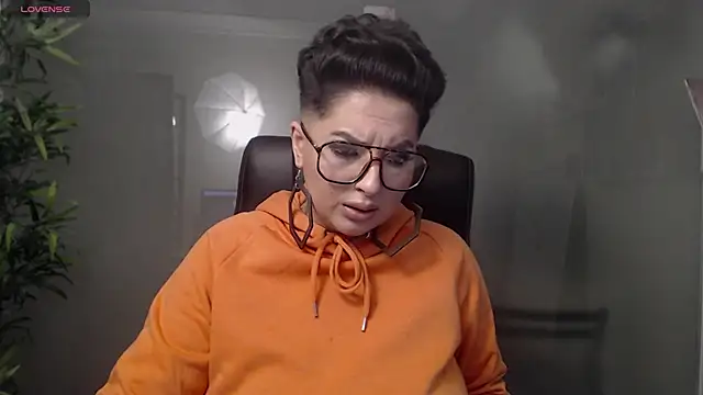 Snapshot of BustyAllyy chatting on January 26, 10:13 pm BustyAllyy online show from January 26, 10:13 pm