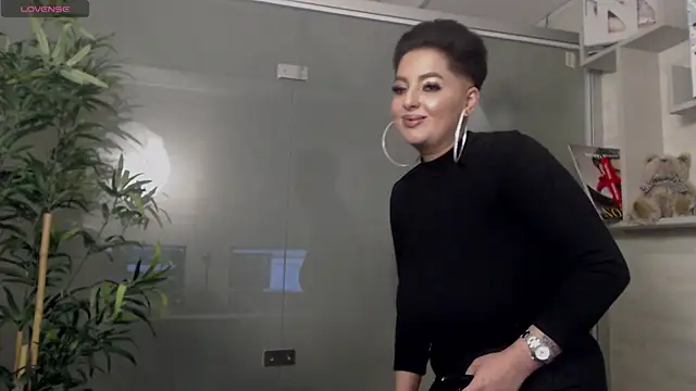 Snapshot of BustyAllyy chatting on January 29, 1:16 am BustyAllyy online show from January 29, 1:16 am