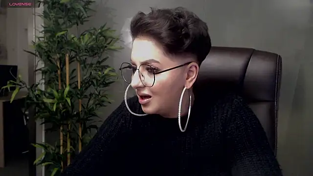 Snapshot of BustyAllyy chatting on February 2, 12:30 am BustyAllyy online show from February 2, 12:30 am