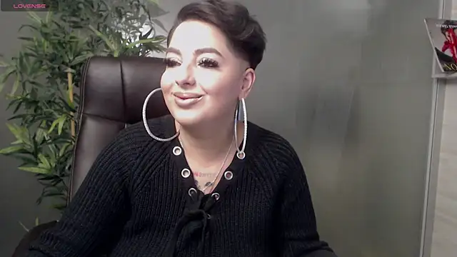 Snapshot of BustyAllyy chatting on February 4, 10:02 pm BustyAllyy online show from February 4, 10:02 pm