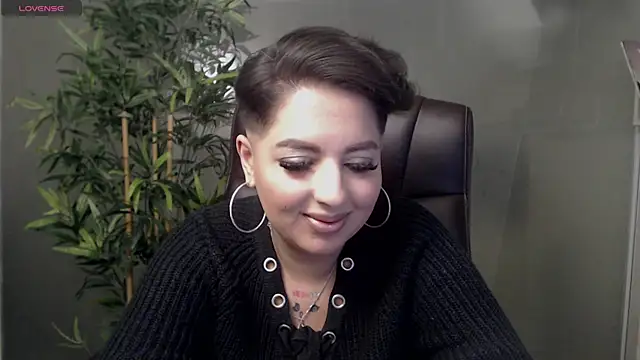 Snapshot of BustyAllyy chatting on February 5, 1:04 am BustyAllyy online show from February 5, 1:04 am