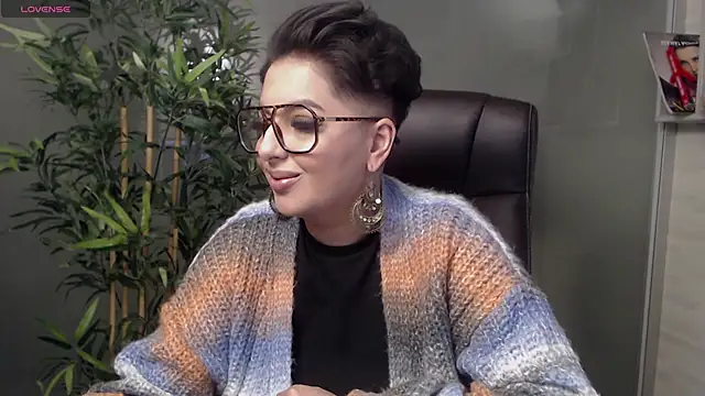 Snapshot of BustyAllyy chatting on February 11, 9:14 pm BustyAllyy online show from February 11, 9:14 pm