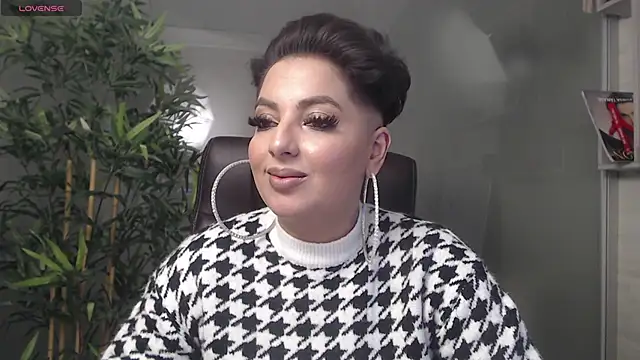 Snapshot of BustyAllyy chatting on February 13, 10:54 pm BustyAllyy online show from February 13, 10:54 pm