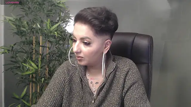 Snapshot of BustyAllyy chatting on February 14, 1:56 am BustyAllyy online show from February 14, 1:56 am