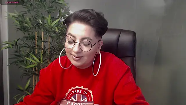 Snapshot of BustyAllyy chatting on February 15, 1:53 am BustyAllyy online show from February 15, 1:53 am