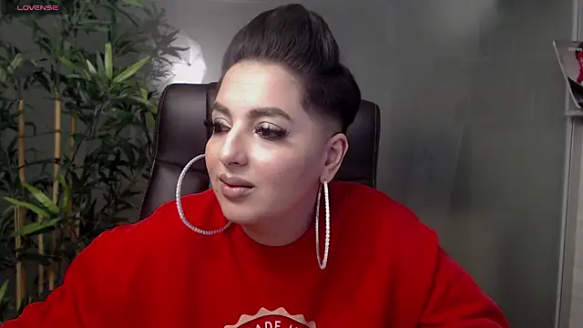 Snapshot of BustyAllyy chatting on February 17, 11:53 pm BustyAllyy online show from February 17, 11:53 pm