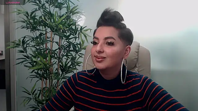 Snapshot of BustyAllyy chatting on February 21, 7:54 pm BustyAllyy online show from February 21, 7:54 pm