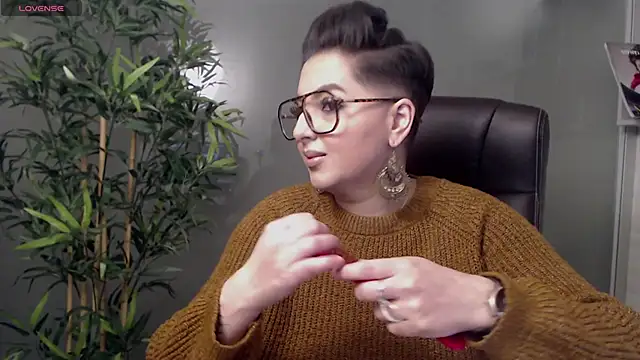 Snapshot of BustyAllyy chatting on February 22, 9:15 pm BustyAllyy online show from February 22, 9:15 pm