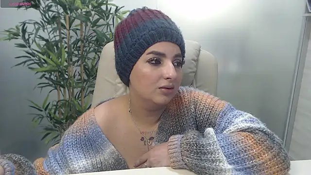 Snapshot of BustyAllyy chatting on February 25, 12:03 am BustyAllyy online show from February 25, 12:03 am