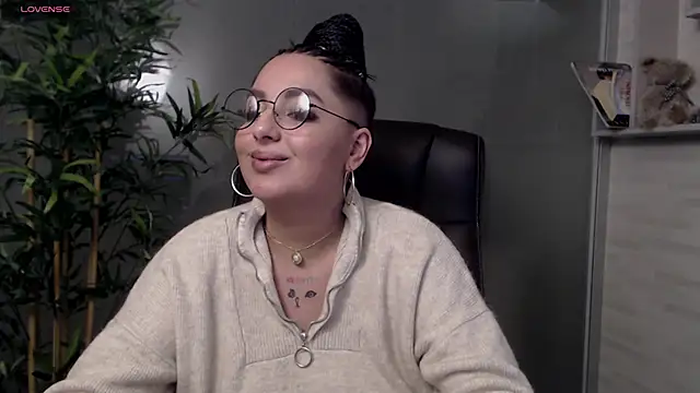 Snapshot of BustyAllyy chatting on March 1, 10:42 pm BustyAllyy online show from March 1, 10:42 pm