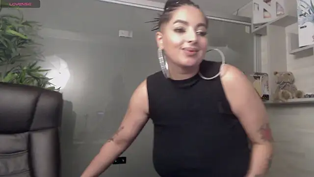 Snapshot of BustyAllyy chatting on March 4, 2:06 am BustyAllyy online show from March 4, 2:06 am