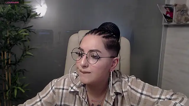 Snapshot of BustyAllyy chatting on March 6, 9:09 pm BustyAllyy online show from March 6, 9:09 pm