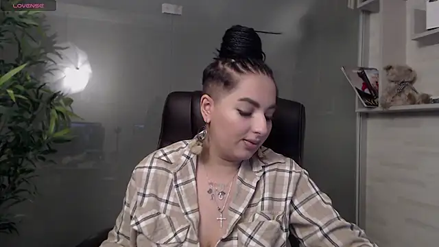 Snapshot of BustyAllyy chatting on March 9, 9:46 pm BustyAllyy online show from March 9, 9:46 pm