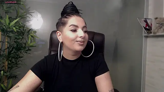 Snapshot of BustyAllyy chatting on March 10, 10:24 pm BustyAllyy online show from March 10, 10:24 pm