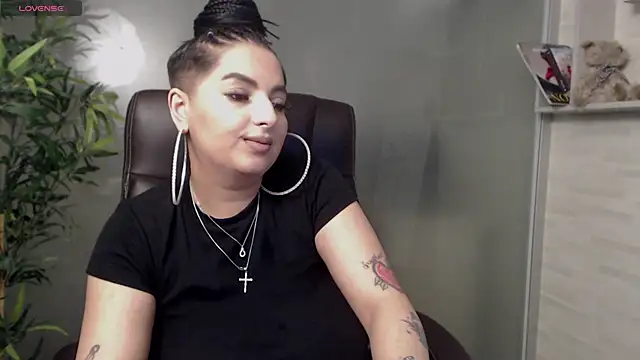 Snapshot of BustyAllyy chatting on March 11, 1:26 am BustyAllyy online show from March 11, 1:26 am