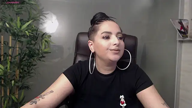 Snapshot of BustyAllyy chatting on March 11, 8:20 pm BustyAllyy online show from March 11, 8:20 pm