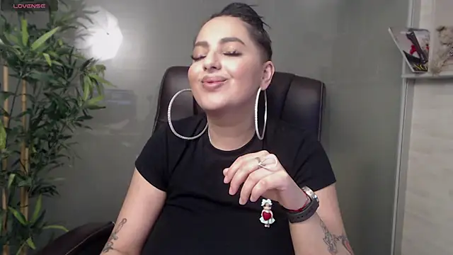 Snapshot of BustyAllyy chatting on March 11, 11:26 pm BustyAllyy online show from March 11, 11:26 pm