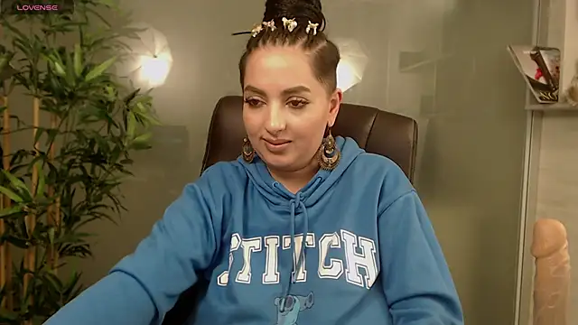 Snapshot of BustyAllyy chatting on March 15, 2:35 am BustyAllyy online show from March 15, 2:35 am