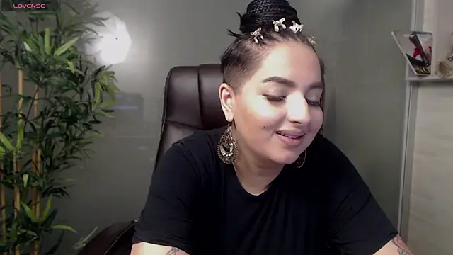 Snapshot of BustyAllyy chatting on March 16, 11:04 pm BustyAllyy online show from March 16, 11:04 pm