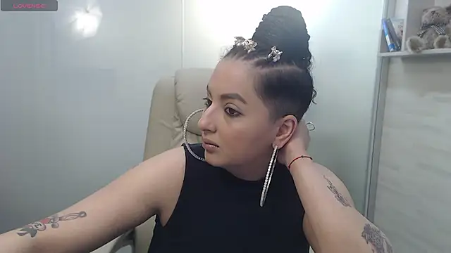 Snapshot of BustyAllyy chatting on March 17, 7:26 pm BustyAllyy online show from March 17, 7:26 pm