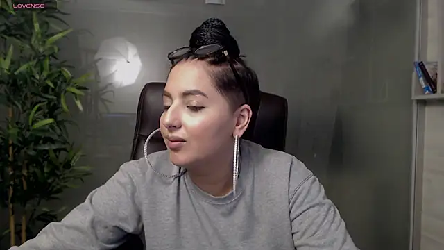 Snapshot of BustyAllyy chatting on March 18, 10:37 pm BustyAllyy online show from March 18, 10:37 pm