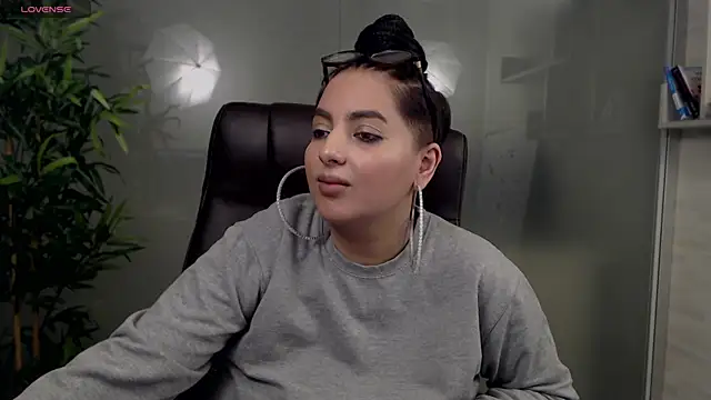 Snapshot of BustyAllyy chatting on March 19, 1:43 am BustyAllyy online show from March 19, 1:43 am