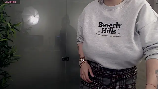 Snapshot of BustyAllyy chatting on March 22, 12:39 am BustyAllyy online show from March 22, 12:39 am