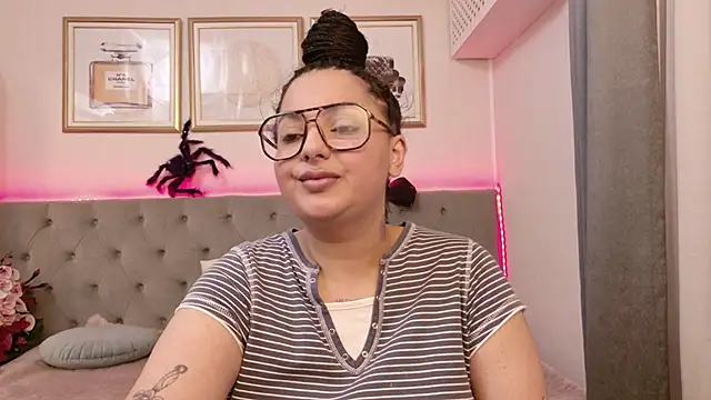 Snapshot of BustyAllyy chatting on October 20, 7:14 pm BustyAllyy online show from October 20, 7:14 pm