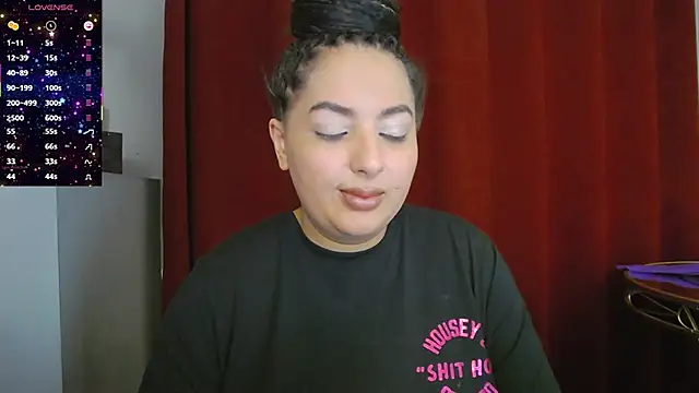 Snapshot of BustyAllyy chatting on October 25, 3:29 pm BustyAllyy online show from October 25, 3:29 pm