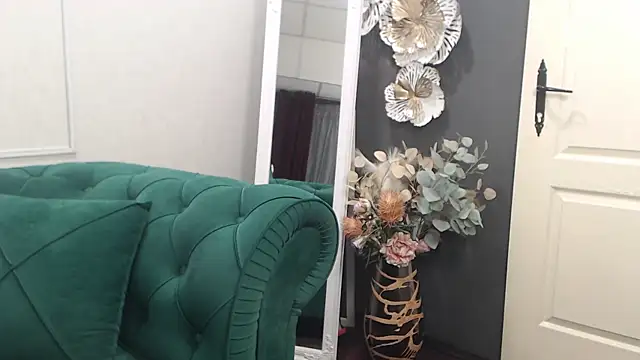 BustyAllyy online show from April 12, 2:44 pm