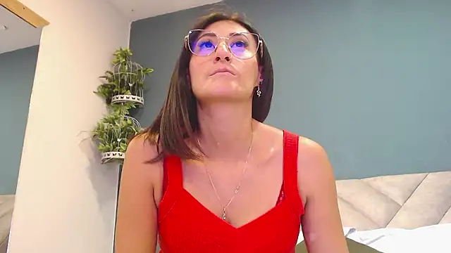 Snapshot of SharisWillian chatting on January 15, 3:44 am SharisWillian online show from January 15, 3:44 am