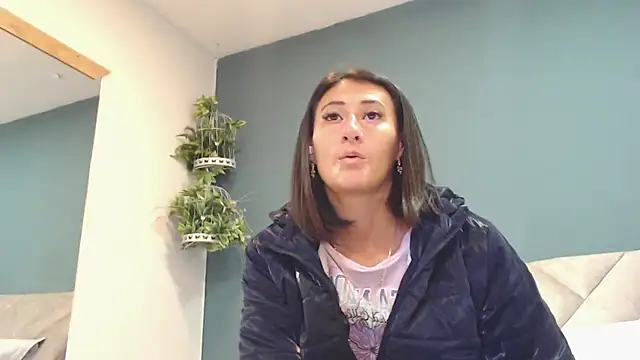 Snapshot of SharisWillian chatting on January 16, 3:54 am SharisWillian online show from January 16, 3:54 am