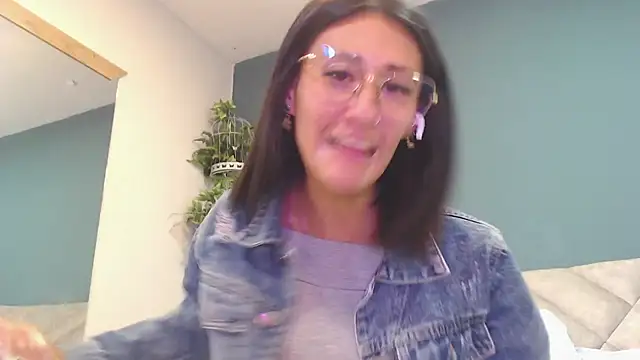 Snapshot of SharisWillian chatting on January 18, 4:27 am SharisWillian online show from January 18, 4:27 am