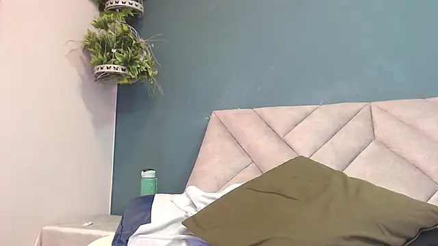 Snapshot of SharisWillian chatting on February 7, 4:11 pm SharisWillian online show from February 7, 4:11 pm