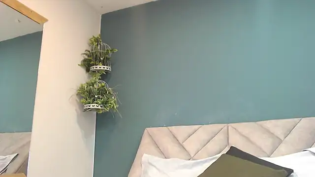 Snapshot of SharisWillian chatting on February 12, 3:34 am SharisWillian online show from February 12, 3:34 am