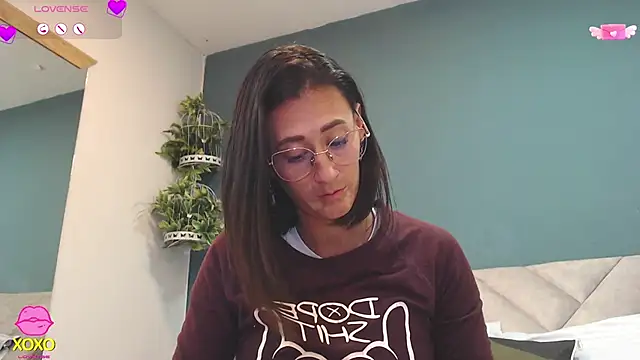 Snapshot of SharisWillian chatting on February 20, 4:09 am SharisWillian online show from February 20, 4:09 am