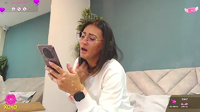 Snapshot of SharisWillian chatting on February 27, 3:39 am SharisWillian online show from February 27, 3:39 am