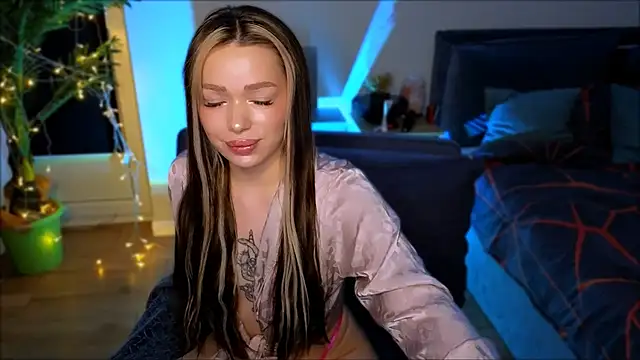 Lily Yin online show from March 8, 5:49 am