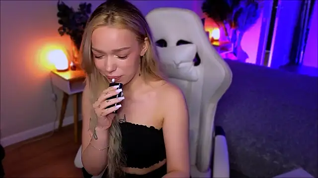 Lily Yin online show from April 3, 6:00 am