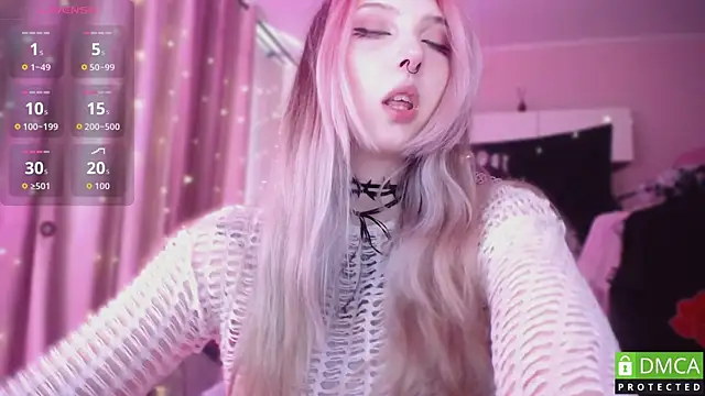 Snapshot of JustMeowGirl chatting on June 7, 5:44 am JustMeowGirl online show from June 7, 5:44 am